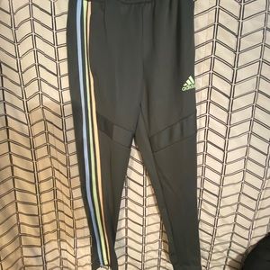 Adidas unisex jogger for children between 8-10